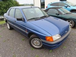Blau Gebraucht 1991 Ford Escort Ghia Limousine | 690 €