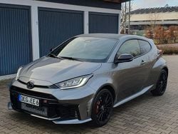 Grau Gebraucht 2024 Toyota Yaris Limousine | 44.444 € (Guter Preis)