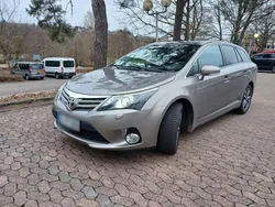 Braun Gebraucht 2015 Toyota Avensis Executive Kombi | 10.650 € (Guter Preis)