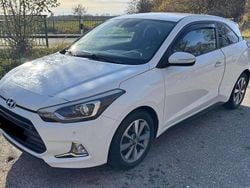 Weiß Gebraucht 2015 Hyundai i20 Trend Limousine | 5.500 € (Superpreis)