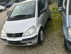 Grau Gebraucht 2002 Mercedes 170 Classic Van / Kleinbus | 790 € (Guter Preis)