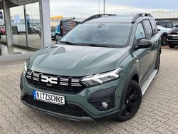 Grün Gebraucht 2023 Dacia Jogger Extreme Van / Kleinbus | 17.990 € (Fairer Preis)