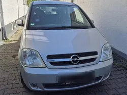 Grau Gebraucht 2004 Opel Meriva Van / Kleinbus | 1.699 € (Fairer Preis)