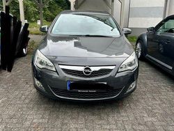 Grau Gebraucht 2011 Opel Astra Edition Limousine | 4.700 € (Fairer Preis)