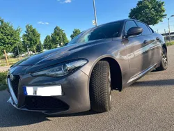 Grau Gebraucht 2016 Alfa Romeo Giulia Super Limousine | 15.000 € (Fairer Preis)