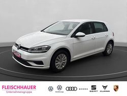 Weiss Gebraucht 2018 VW Golf VII Trendline Limousine | 13.990 € (Guter Preis)