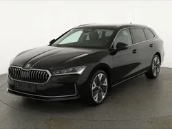 Onyx schwarz metallic Gebraucht 2024 Skoda Superb Selection Kombi | 42.445 €