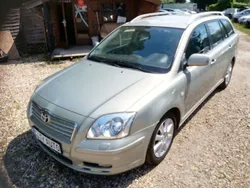 Grün Gebraucht 2004 Toyota Avensis Executive Kombi | 2.870 € (Guter Preis)