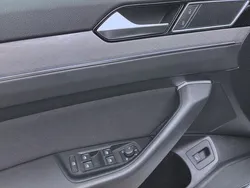 Weiss Gebraucht 2023 VW Passat Business Kombi | 28.377 € (Guter Preis)