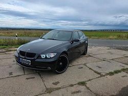 Schwarz Gebraucht 2006 BMW 330 Limousine | 9.290 €