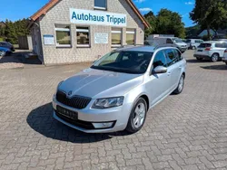 Silber Gebraucht 2015 Skoda Octavia Kombi | 10.990 € (Fairer Preis)