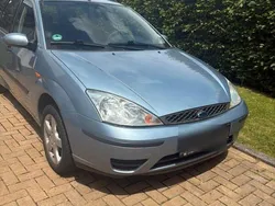 Blau Gebraucht 2004 Ford Focus Ghia Kombi | 650 € (Guter Preis)