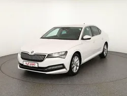 Weiss Gebraucht 2020 Skoda Superb Limousine | 23.990 € (Guter Preis)