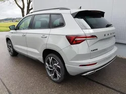 Stahlgrau stahlgrau Neu 2025 Skoda Karoq SportLine SUV | 39.131 € (Teuer)