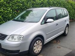 Silber Gebraucht 2006 VW Touran Van / Kleinbus | 2.999 € (Etwas zu teuer)