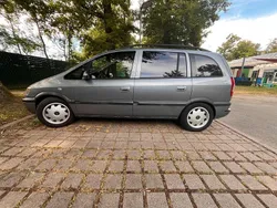 Silber Gebraucht 2003 Opel Zafira Van / Kleinbus | 2.000 €