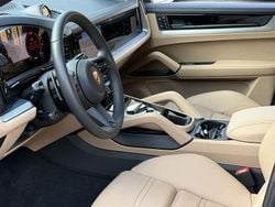 Grau Gebraucht 2025 Porsche Cayenne SUV | 125.790 € (Fairer Preis)