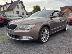 Grau Gebraucht 2012 Skoda Superb Elegance Limousine | 5.950 € (Guter Preis)