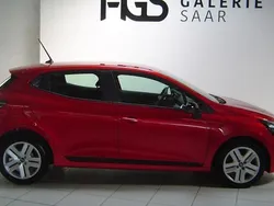 Feuerrot (rot) Gebraucht 2024 Renault Clio V Evolution Limousine | 16.999 € (Fairer Preis)