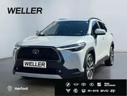 Weiss Gebraucht 2024 Toyota Corolla Cross Team SUV | 32.990 €