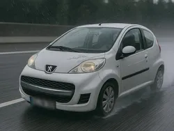 Weiß Gebraucht 2009 Peugeot 107 Kleinwagen | 1.700 € (Fairer Preis)