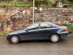 Blau Gebraucht 2004 Mercedes 220 Limousine | 3.500 € (Guter Preis)