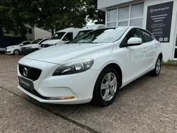 Weiß Gebraucht 2017 Volvo V40 Kinetic Kombi | 8.490 € (Fairer Preis)