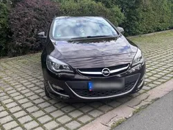 Braun Gebraucht 2015 Opel Astra Exklusiv Limousine | 8.000 € (Guter Preis)