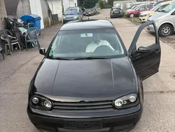 Schwarz Gebraucht 2002 VW Golf IV Kleinwagen | 2.100 € (Fairer Preis)