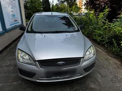 Grau Gebraucht 2007 Ford Focus Style Kombi | 1.299 € (Guter Preis)