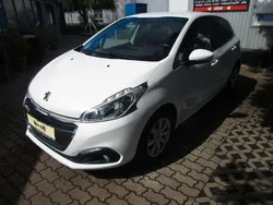 Weiß Gebraucht 2018 Peugeot 208 Active Kleinwagen | 9.699 € (Etwas zu teuer)