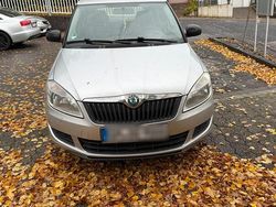 Silber Gebraucht 2010 Skoda Fabia Kleinwagen | 3.400 €