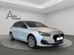 Platinum silver / mic Gebraucht 2018 Hyundai i30 Limousine | 16.699 € (Fairer Preis)