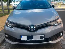 Grau Gebraucht 2017 Toyota Auris Hybrid Team Limousine | 12.990 € (Fairer Preis)