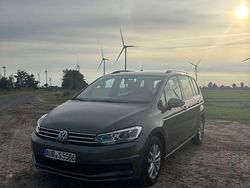 Grau Gebraucht 2019 VW Touran Comfortline Van / Kleinbus | 19.800 € (Fairer Preis)