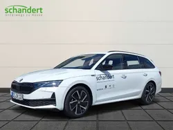 Moonweiß metallic (weiß) Gebraucht 2024 Skoda Octavia SportLine Kombi | 38.770 € (Etwas zu teuer)