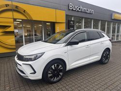 Jade weiß Gebraucht 2022 Opel Grandland X Ultimate SUV | 25.990 € (Etwas zu teuer)