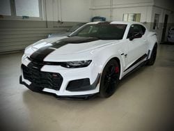 Weiß Gebraucht 2021 Chevrolet Camaro ZL1 | 30.991 € (Etwas zu teuer)