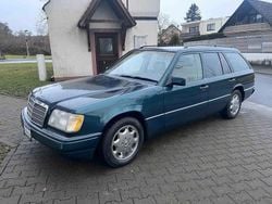 Grün Gebraucht 1995 Mercedes E320 Kombi | 9.320 €