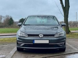 Grau Gebraucht 2018 VW Golf Join Limousine | 15.500 € (Guter Preis)