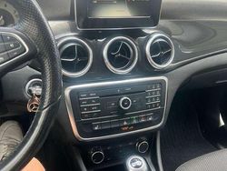 Schwarz Gebraucht 2015 Mercedes CLA180 Shooting Brake Kombi | 10.000 €