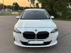 Weiß Gebraucht 2022 BMW 225 Active Tourer Luxury Line Van / Kleinbus | 32.500 € (Fairer Preis)