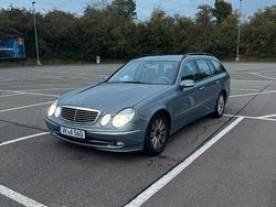 Blau Gebraucht 2004 Mercedes E270 Kombi | 4.000 €