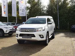 Schneeweiß Gebraucht 2017 Toyota HiLux Comfort Abholung | 21.990 € (Etwas zu teuer)