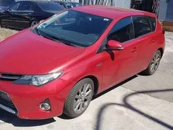 Rot Gebraucht 2015 Toyota Auris Hybrid Executive Limousine | 9.800 € (Fairer Preis)