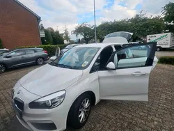 Weiß Gebraucht 2015 BMW 216 Limousine | 6.500 €