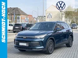 Night blue Gebraucht 2024 VW Tiguan Life SUV | 39.891 € (Teuer)