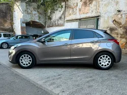 Braun Gebraucht 2012 Hyundai i30 Trend Limousine | 7.500 € (Guter Preis)