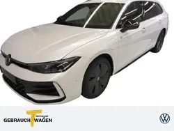 Weiß Gebraucht 2024 VW Passat R-line Kombi | 46.870 €