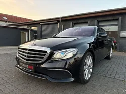 Schwarz Gebraucht 2020 Mercedes 200 Exclusive Van / Kleinbus | 31.490 €